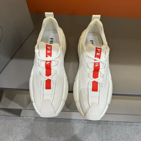 プラダ スニーカー