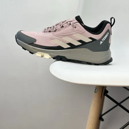 アディダス スニーカー