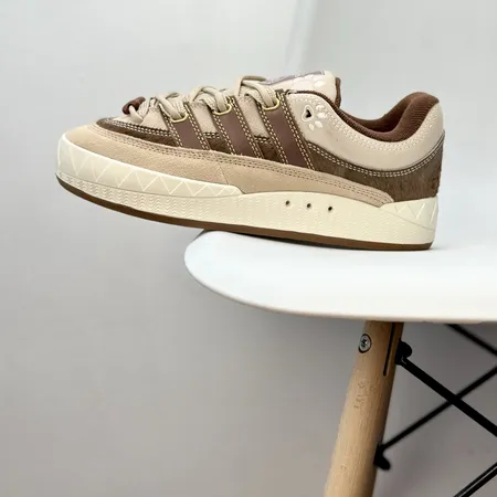 アディダス カジュアルシューズ