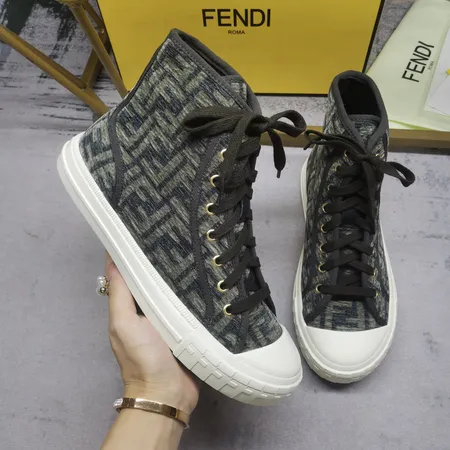 フェンディ カジュアルシューズ