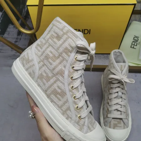 フェンディ カジュアルシューズ