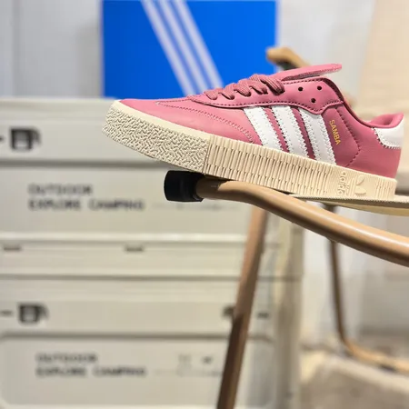 アディダス カジュアルシューズ