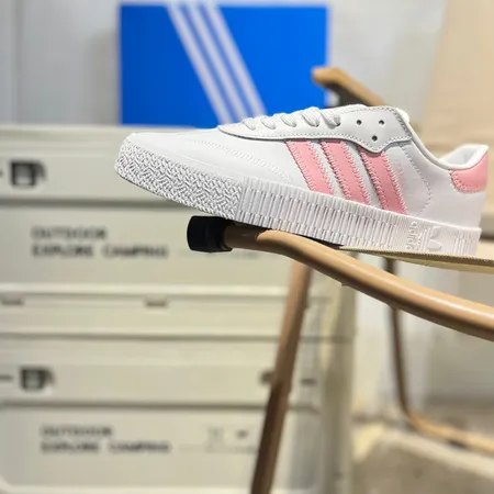 アディダス カジュアルシューズ