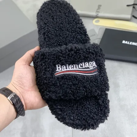 バレンシアガ スリッパ