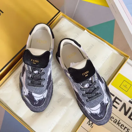 フェンディ カジュアルシューズ