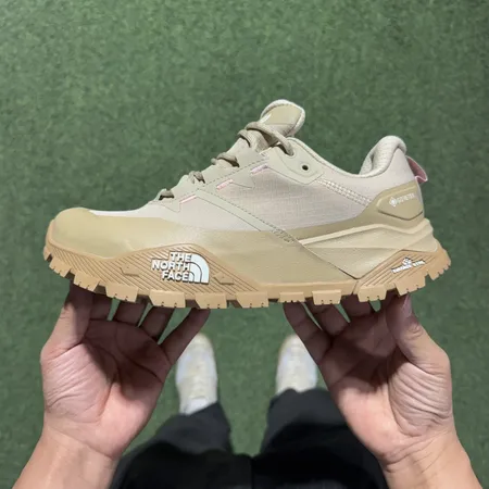 ノースフェイス スニーカー