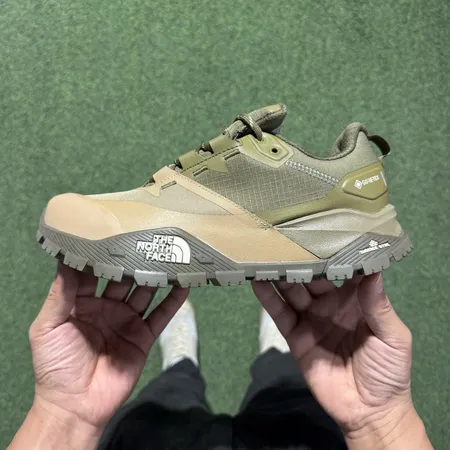 ノースフェイス スニーカー