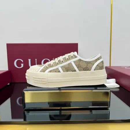 グッチ カジュアルシューズ