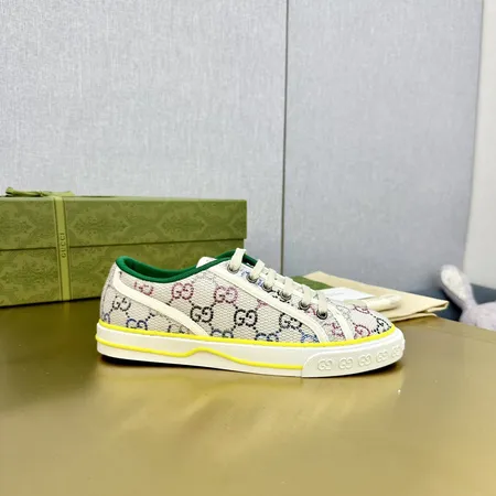 グッチ カジュアルシューズ