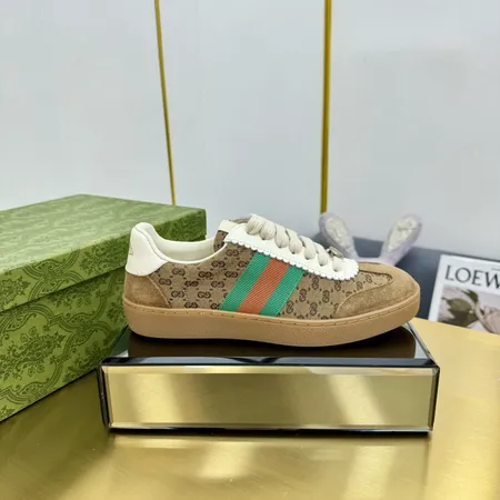 グッチ カジュアルシューズ