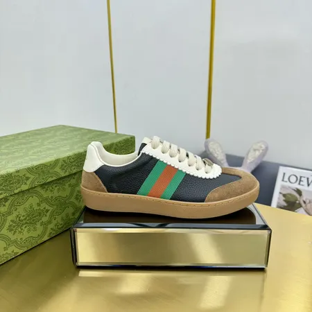 グッチ カジュアルシューズ