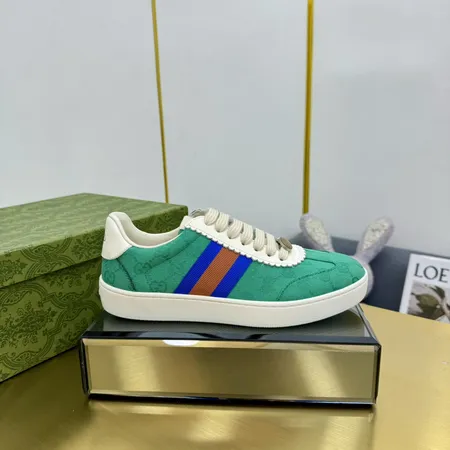 グッチ カジュアルシューズ