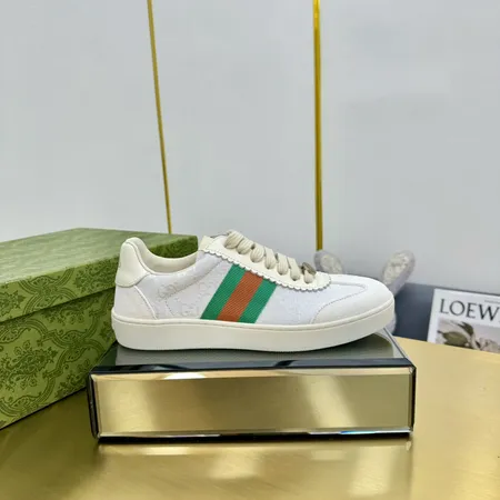 グッチ カジュアルシューズ