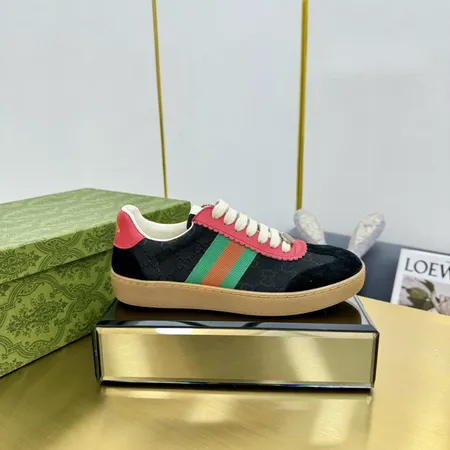 グッチ カジュアルシューズ