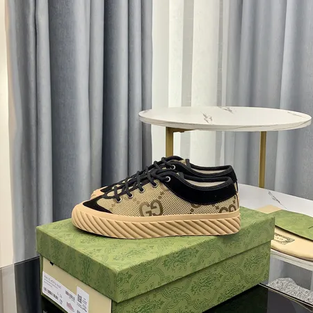 グッチ カジュアルシューズ