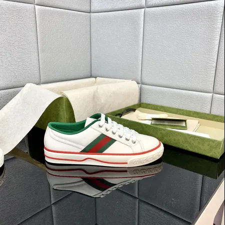 グッチ カジュアルシューズ