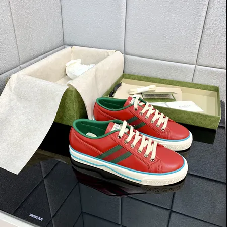 グッチ カジュアルシューズ