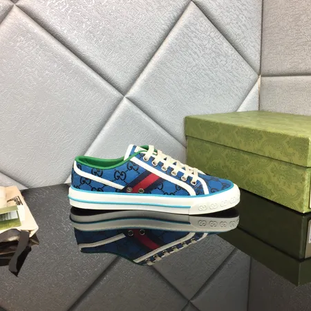 グッチ カジュアルシューズ