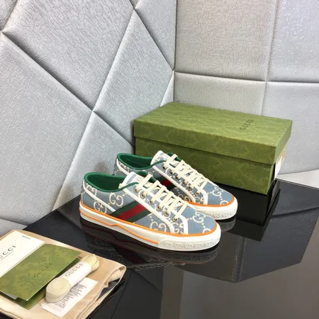 グッチ カジュアルシューズ