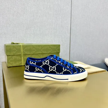 グッチ カジュアルシューズ