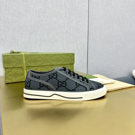 グッチ カジュアルシューズ