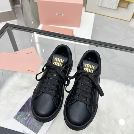 ミュウミュウ カジュアルシューズ