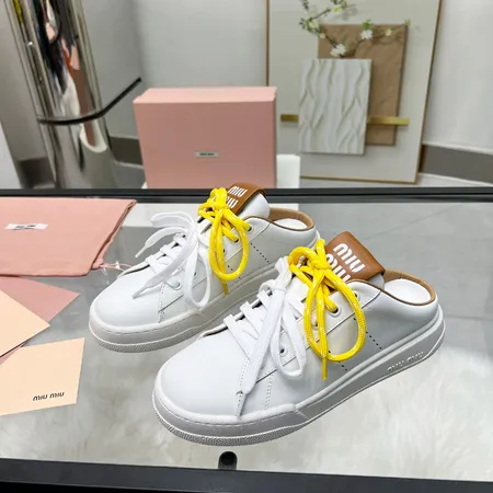 ミュウミュウ カジュアルシューズ