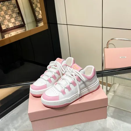 ミュウミュウ カジュアルシューズ