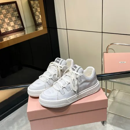 ミュウミュウ カジュアルシューズ