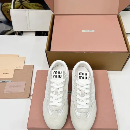 ミュウミュウ カジュアルシューズ