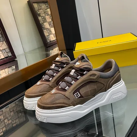 フェンディ カジュアルシューズ