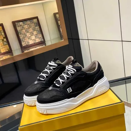 フェンディ カジュアルシューズ