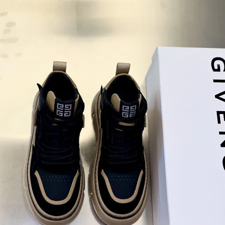 ジバンシィ カジュアルシューズ