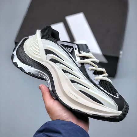 アディダス スニーカー