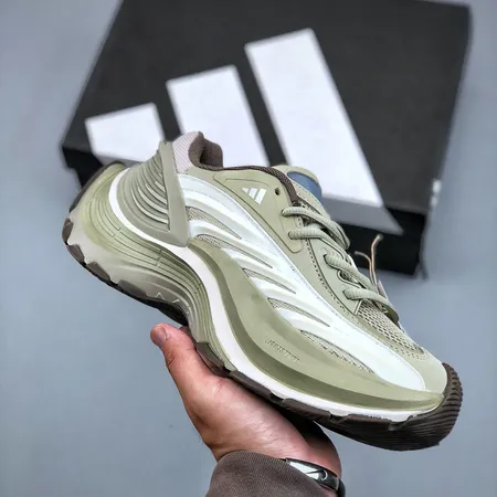 アディダス スニーカー