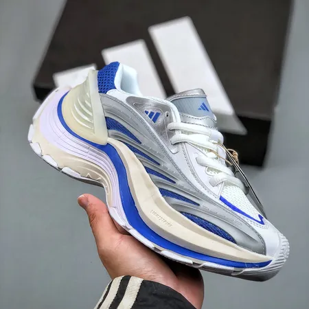 アディダス スニーカー