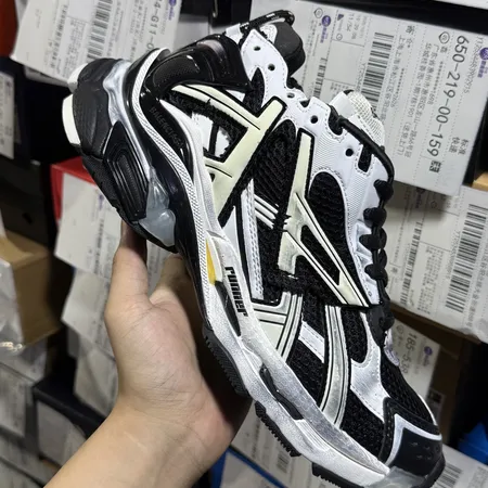 バレンシアガ スニーカー