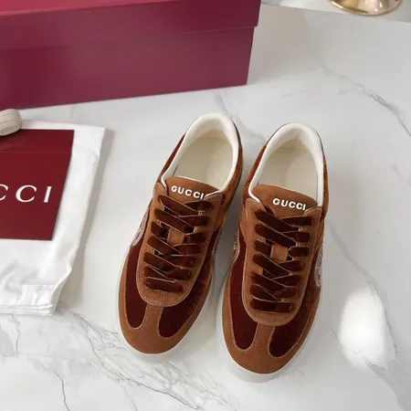 グッチ カジュアルシューズ