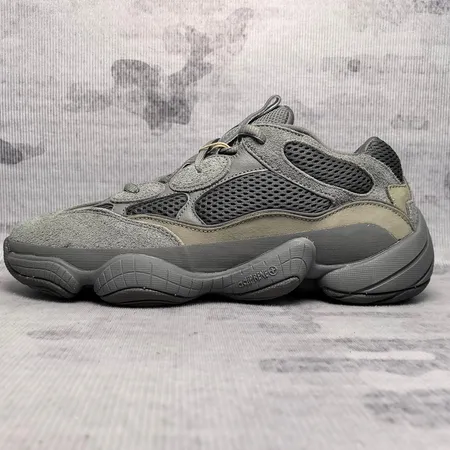 アディダス スニーカー