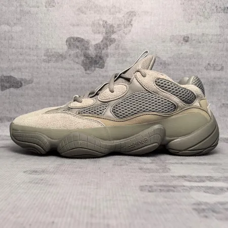 アディダス スニーカー