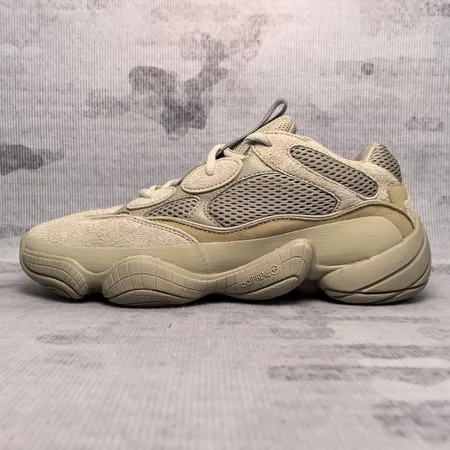 アディダス スニーカー