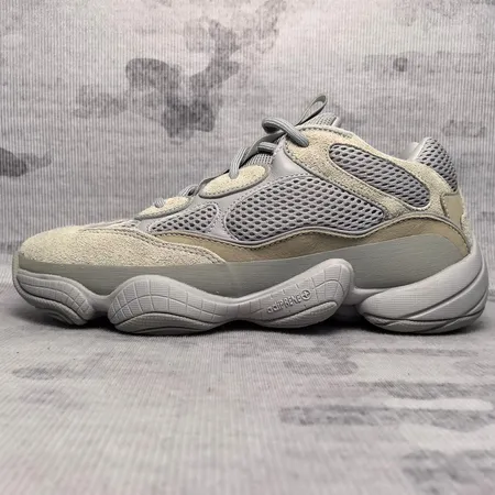 アディダス スニーカー