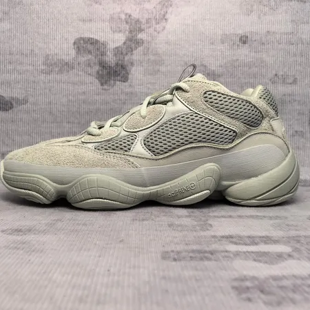 アディダス スニーカー