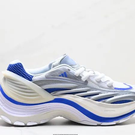 アディダス スニーカー