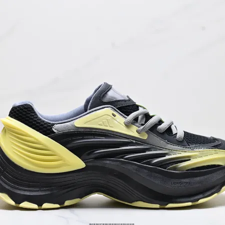 アディダス スニーカー