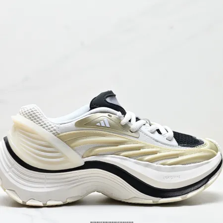 アディダス スニーカー