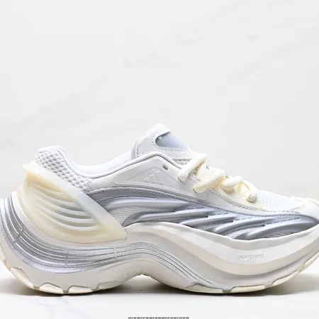 アディダス スニーカー