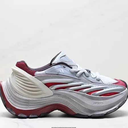 アディダス スニーカー