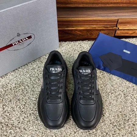 プラダ カジュアルシューズ
