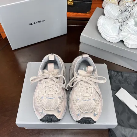 バレンシアガ スニーカー